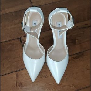 Steve Madden in White Size 6.5 -- Almost NEW